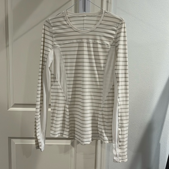 Lululemon long sleeve top size 4 - Picture 1 of 3